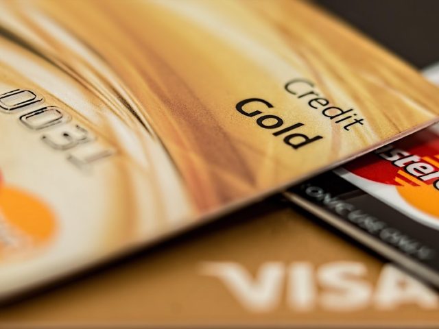 Cashback ou carte de réduction : quelle option choisir ?